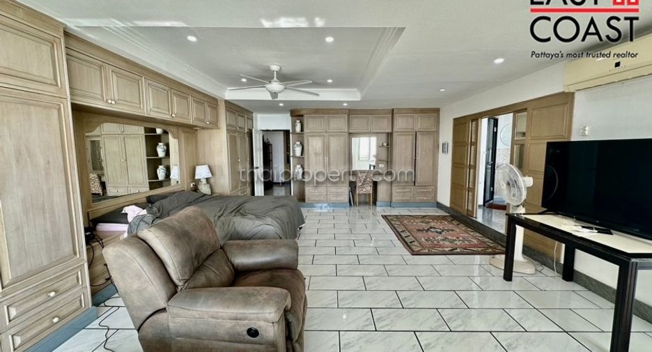 For rent 3 bedrooms condo in Jomtien, Pattaya