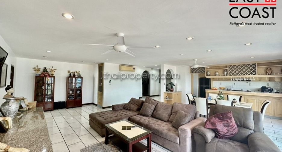 For rent 3 bedrooms condo in Jomtien, Pattaya