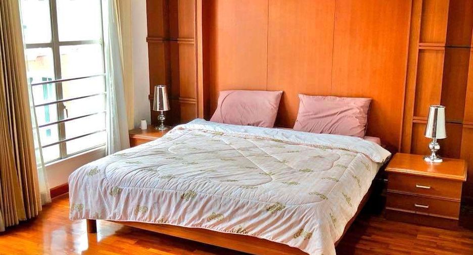 Reihenhaus zur Miete mit 4 Zimmer in Watthana, Bangkok