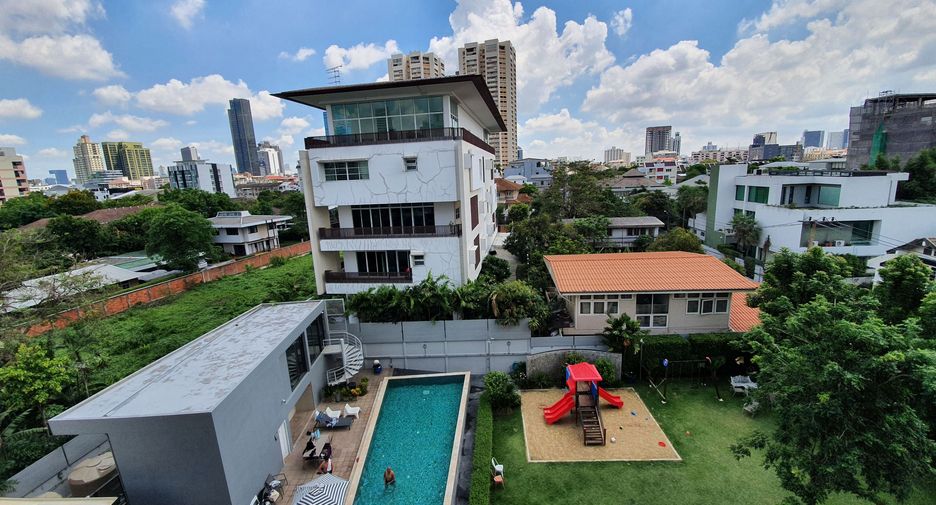 For rent 2 ベッドルーム condo in Watthana, Bangkok