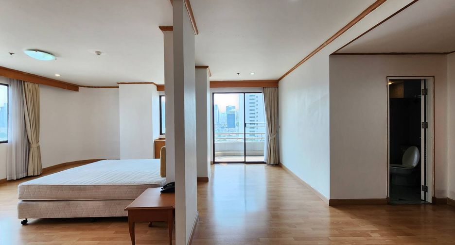 À louer 4 chambres condo à Watthana, Bangkok