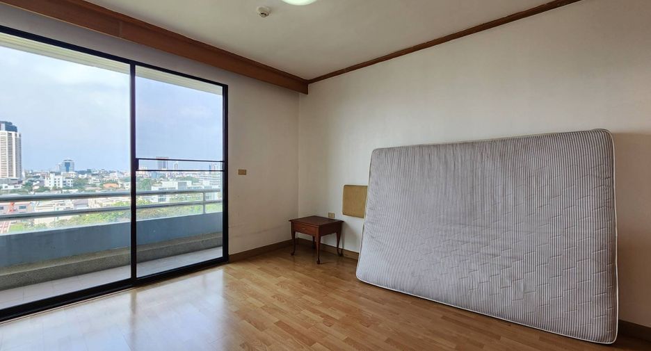 À louer 4 chambres condo à Watthana, Bangkok