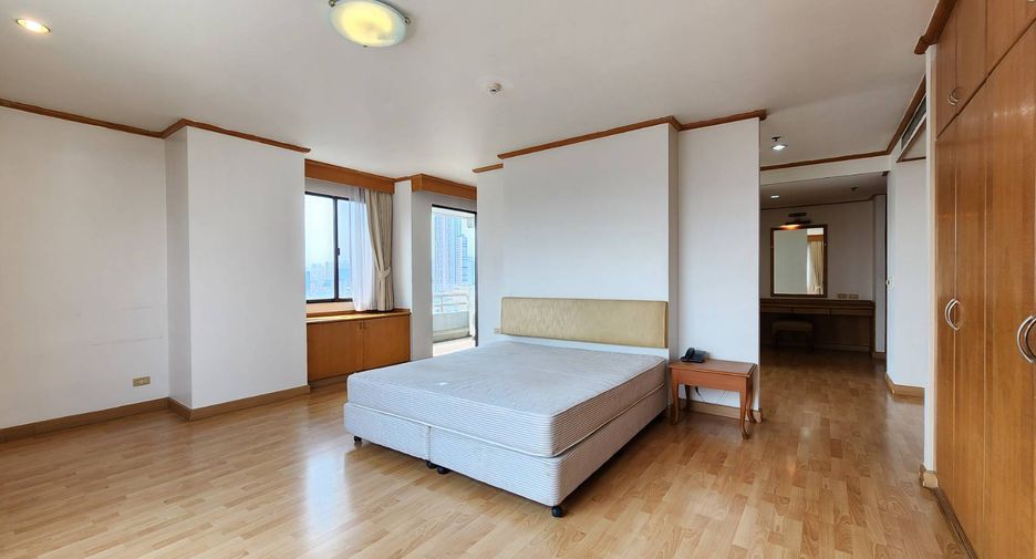 À louer 4 chambres condo à Watthana, Bangkok