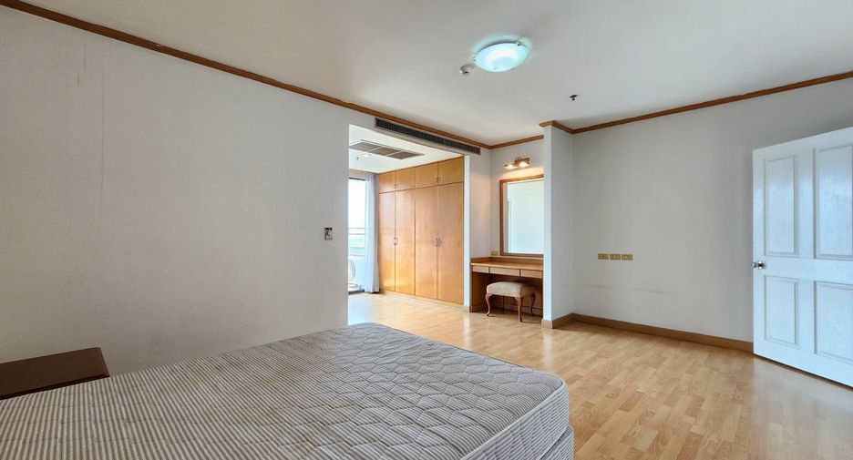 À louer 4 chambres condo à Watthana, Bangkok