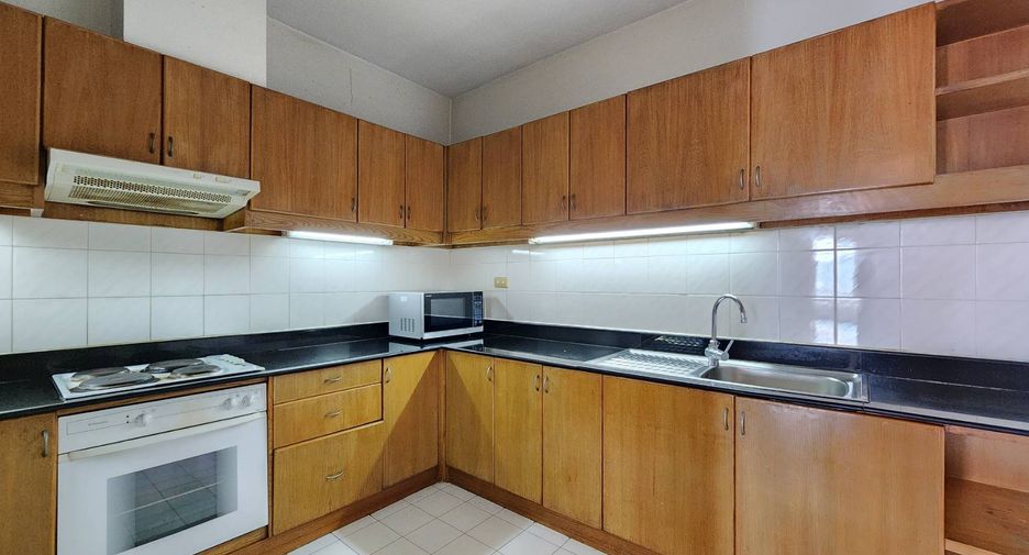 À louer 4 chambres condo à Watthana, Bangkok