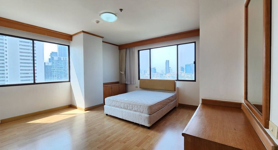 À louer 4 chambres condo à Watthana, Bangkok