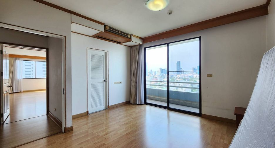 À louer 4 chambres condo à Watthana, Bangkok