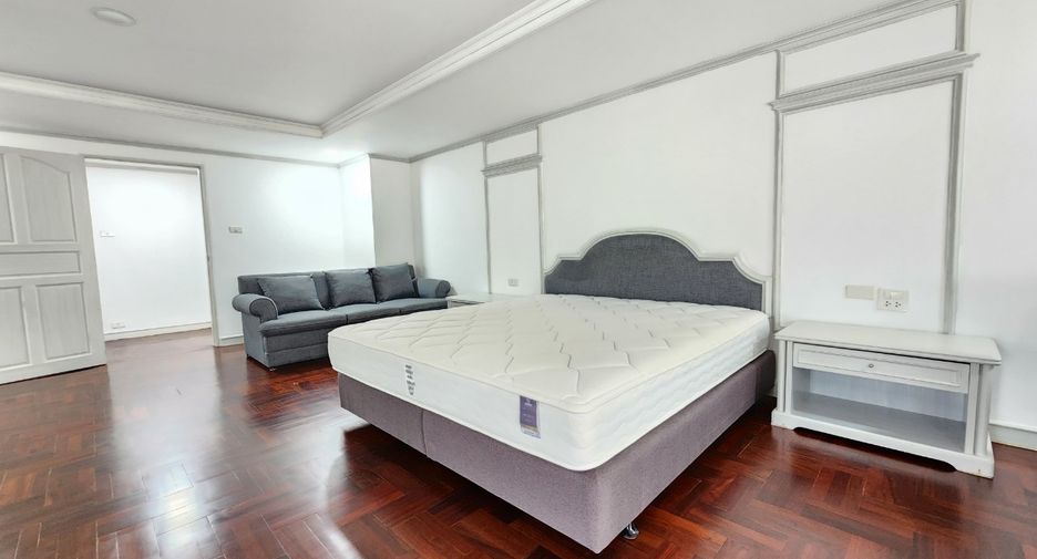 For rent 3 bedrooms condo in Watthana, Bangkok
