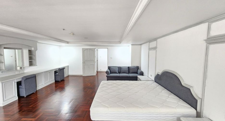 For rent 3 bedrooms condo in Watthana, Bangkok