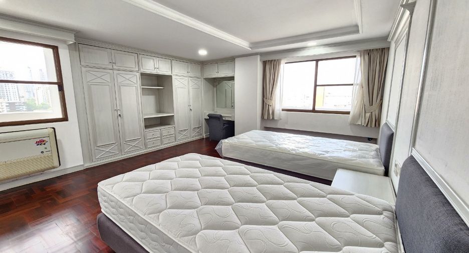 For rent 3 bedrooms condo in Watthana, Bangkok