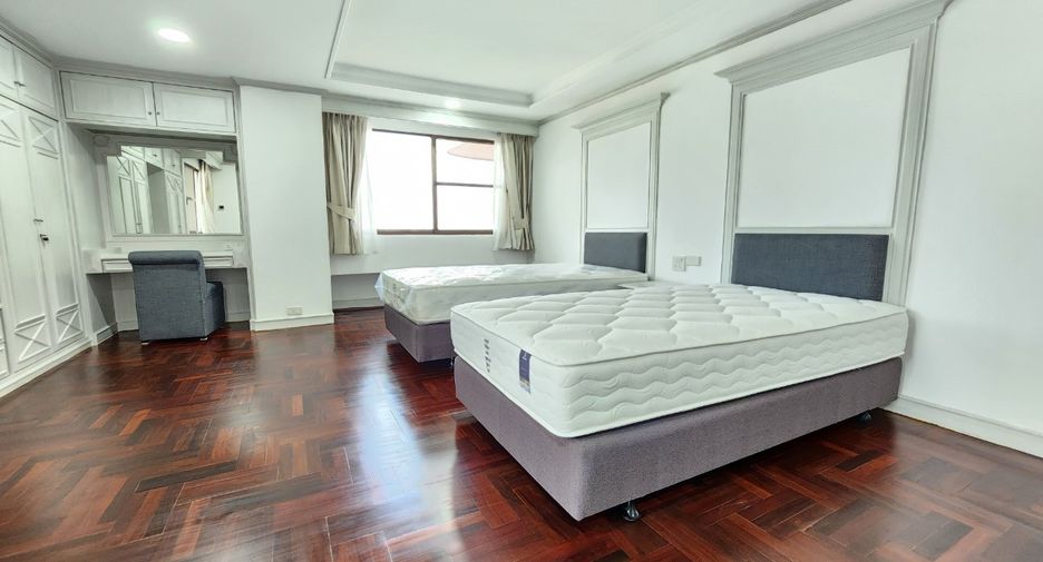 For rent 3 bedrooms condo in Watthana, Bangkok