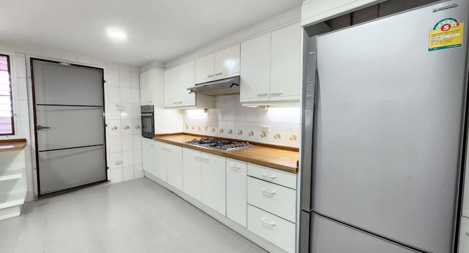 For rent 3 bedrooms condo in Watthana, Bangkok