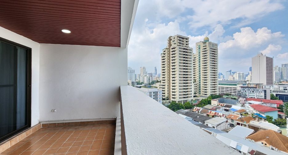 For rent 3 bedrooms condo in Watthana, Bangkok