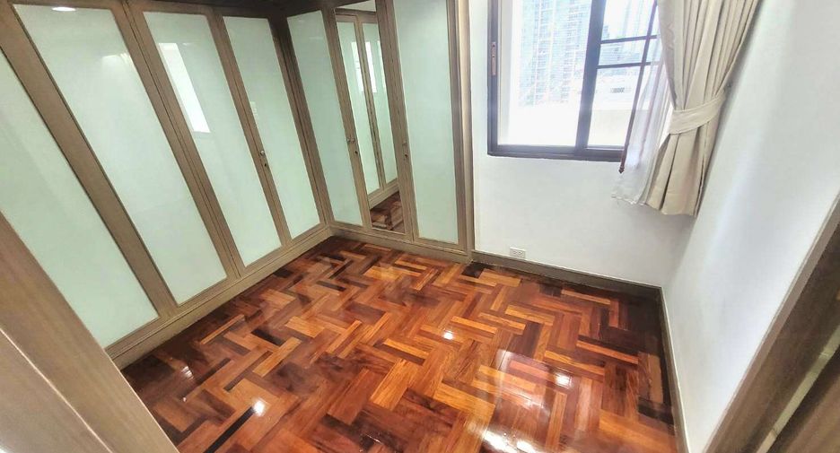 Wohnung zur Miete mit 3 Zimmer in Watthana, Bangkok