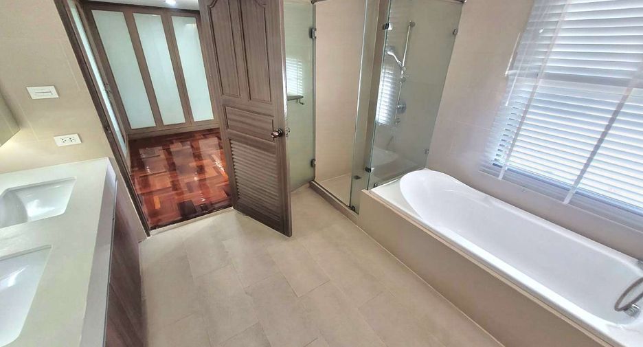 Wohnung zur Miete mit 3 Zimmer in Watthana, Bangkok