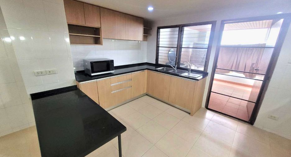 Wohnung zur Miete mit 3 Zimmer in Watthana, Bangkok
