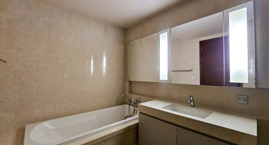 Condo en alquiler de 2 habitaciones en Watthana, Bangkok
