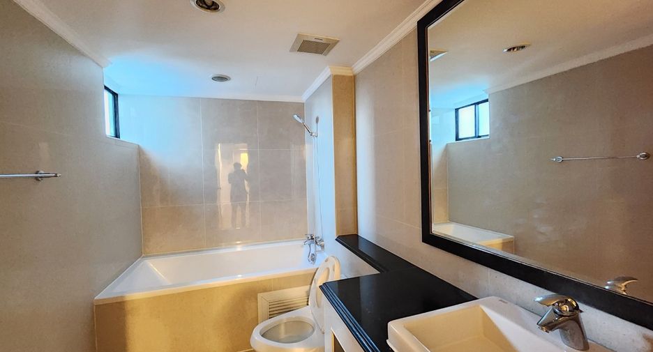 Wohnung zur Miete mit 3 Zimmer in Khlong Toei, Bangkok