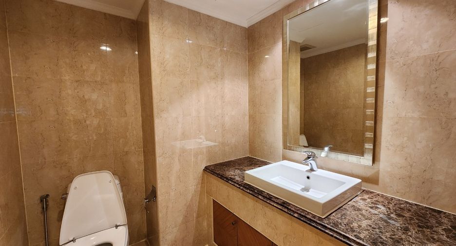 Wohnung zur Miete mit 3 Zimmer in Khlong Toei, Bangkok