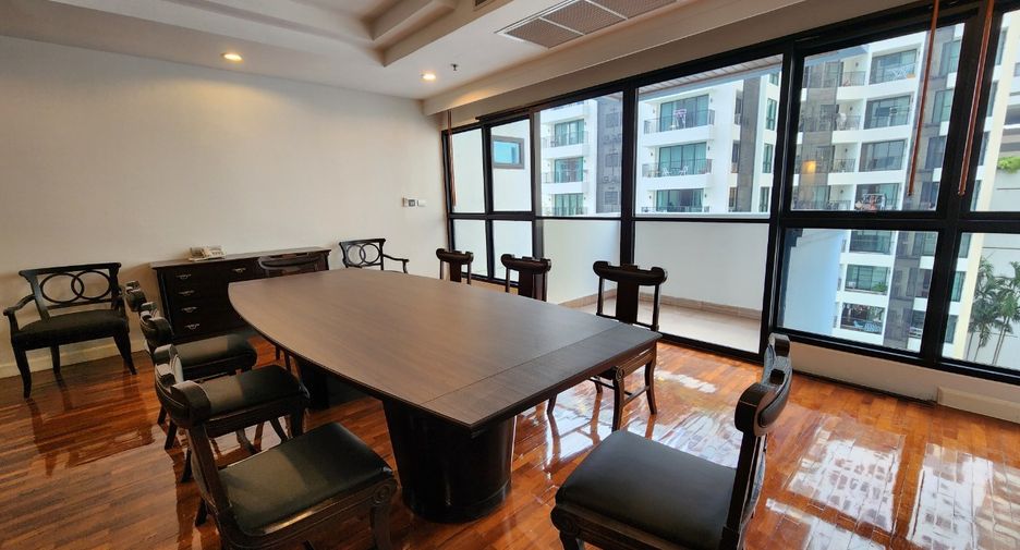 Wohnung zur Miete mit 3 Zimmer in Khlong Toei, Bangkok