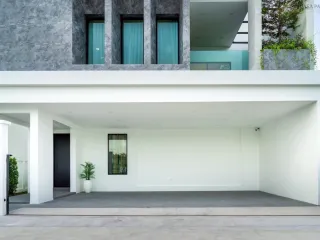 For rent 4 bedrooms villa in Bang Lamung, Chonburi