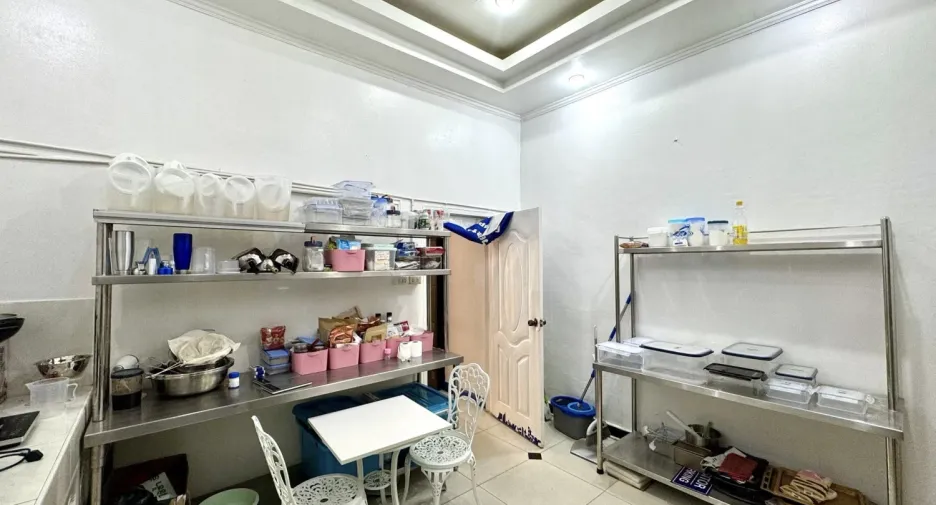 Gewerbefläche zum Kauf mit 3 Zimmer in Bang Lamung, Chonburi