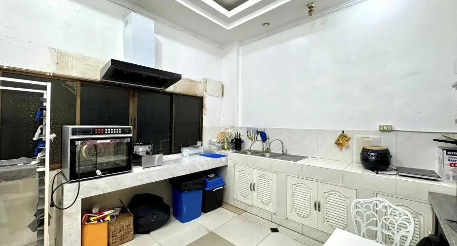 Gewerbefläche zum Kauf mit 3 Zimmer in Bang Lamung, Chonburi
