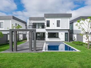For sale 4 bedrooms villa in Mueang Chiang Mai, Chiang Mai