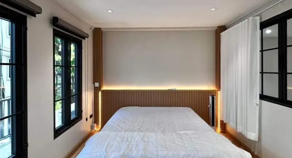 ให้เช่า 4 ห้องนอน บ้านเดี่ยว ใน วัฒนา, กรุงเทพฯ