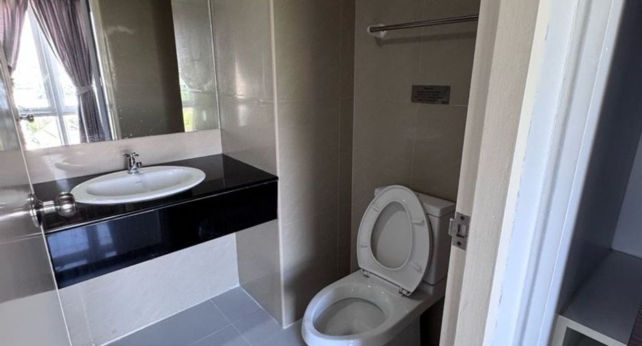 For rent 3 bedrooms condo in Watthana, Bangkok