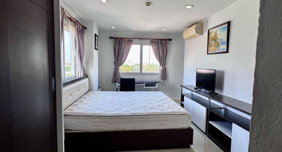 For rent 3 bedrooms condo in Watthana, Bangkok