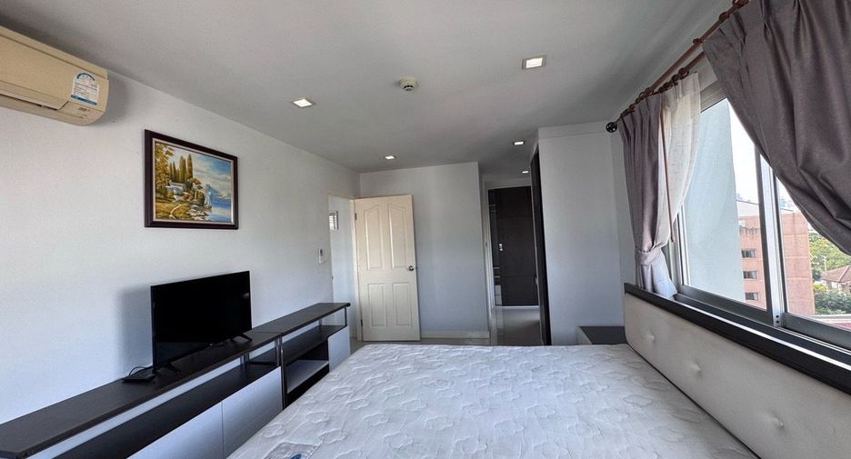 For rent 3 bedrooms condo in Watthana, Bangkok