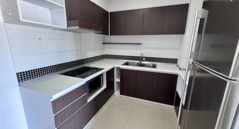 For rent 3 bedrooms condo in Watthana, Bangkok
