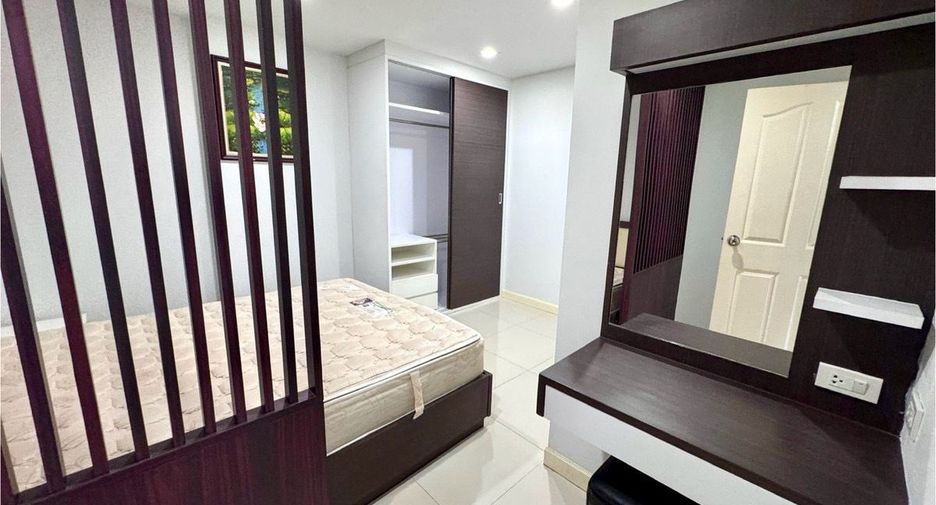 For rent 3 bedrooms condo in Watthana, Bangkok