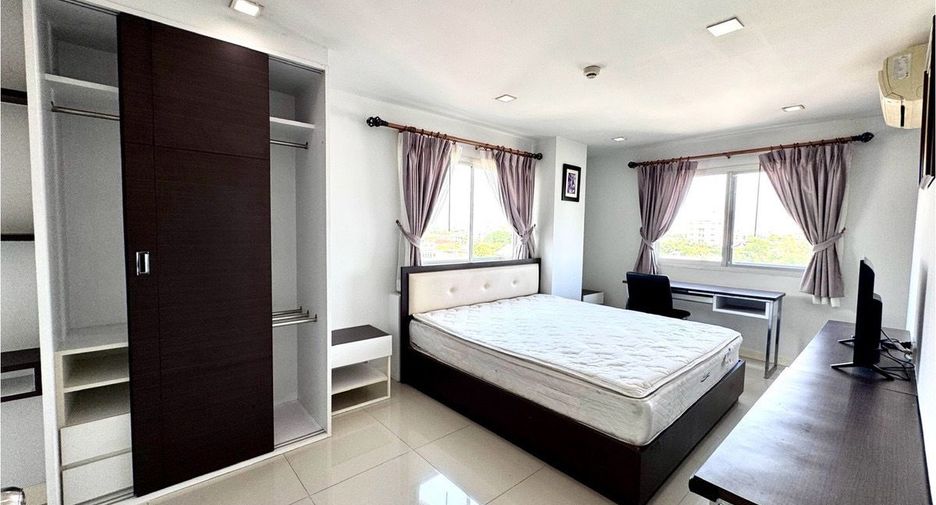 For rent 3 bedrooms condo in Watthana, Bangkok