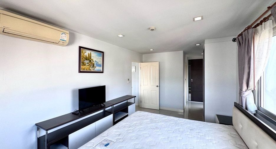 For rent 3 bedrooms condo in Watthana, Bangkok