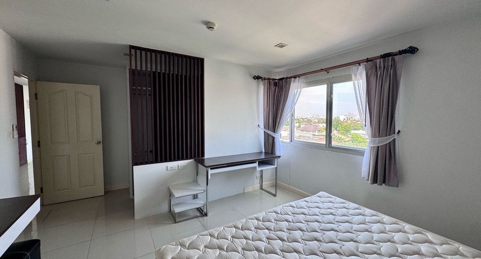 For rent 3 bedrooms condo in Watthana, Bangkok