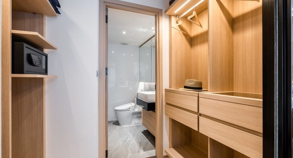 For rent 2 bedrooms condo in Watthana, Bangkok