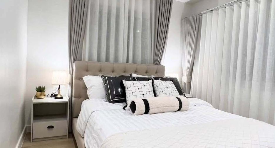 For rent 2 bedrooms condo in Yan Nawa, Bangkok