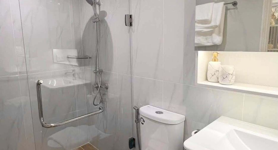 For rent 2 bedrooms condo in Yan Nawa, Bangkok