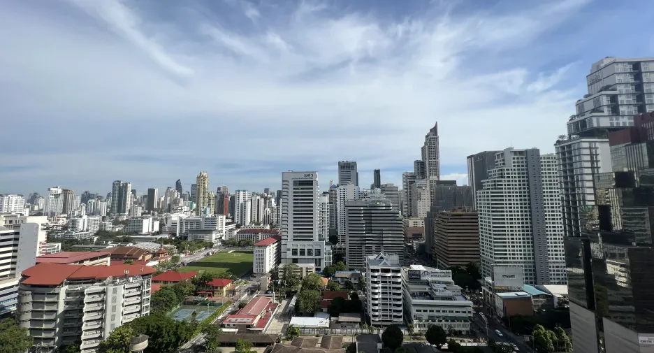 Condo en venta y en alquiler de estudio en Watthana, Bangkok