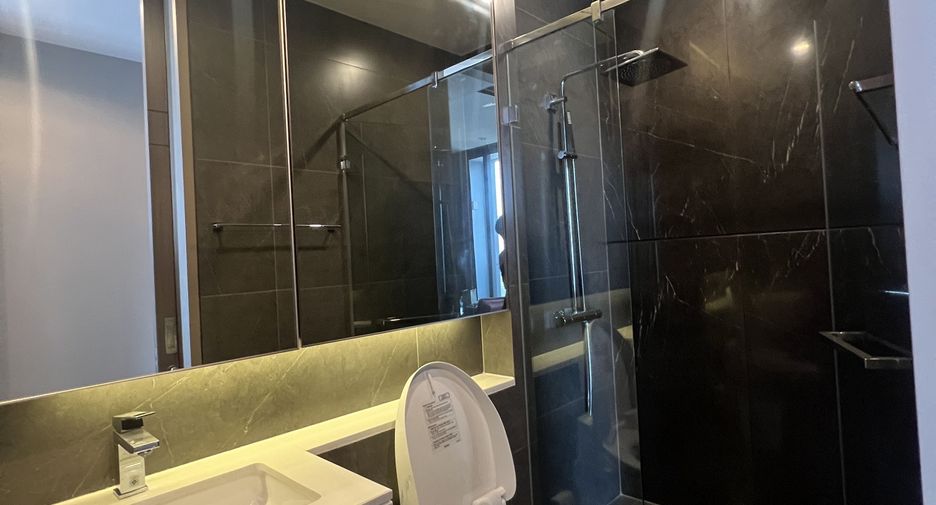 Condo en venta y en alquiler de estudio en Watthana, Bangkok