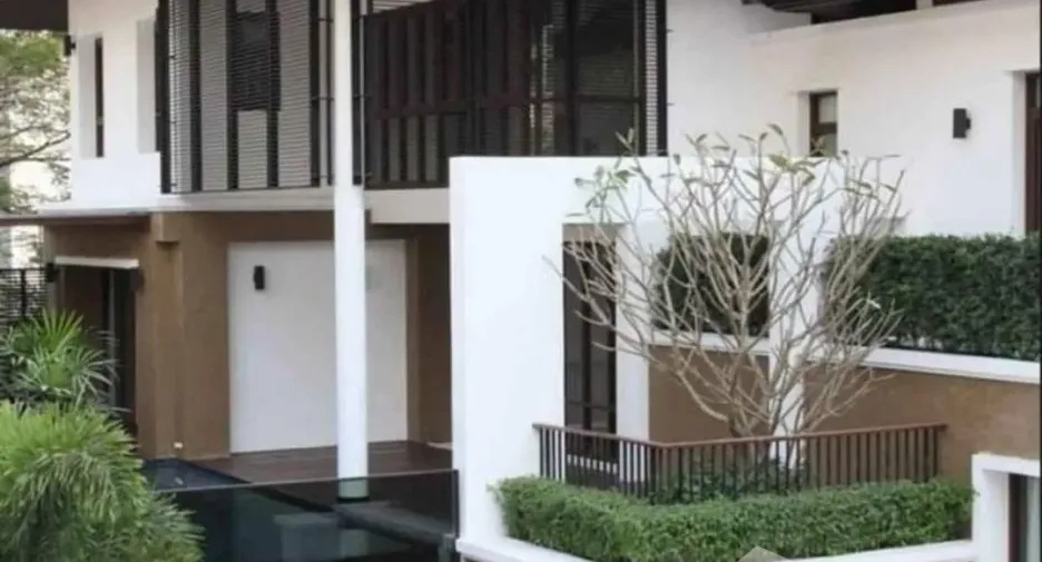 Casa en alquiler de 4 habitaciones en Khlong Toei, Bangkok