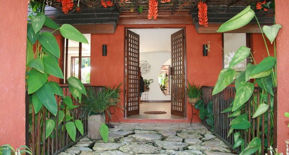 Villa en venta y en alquiler de 4 habitaciones en Saraphi, Chiang Mai