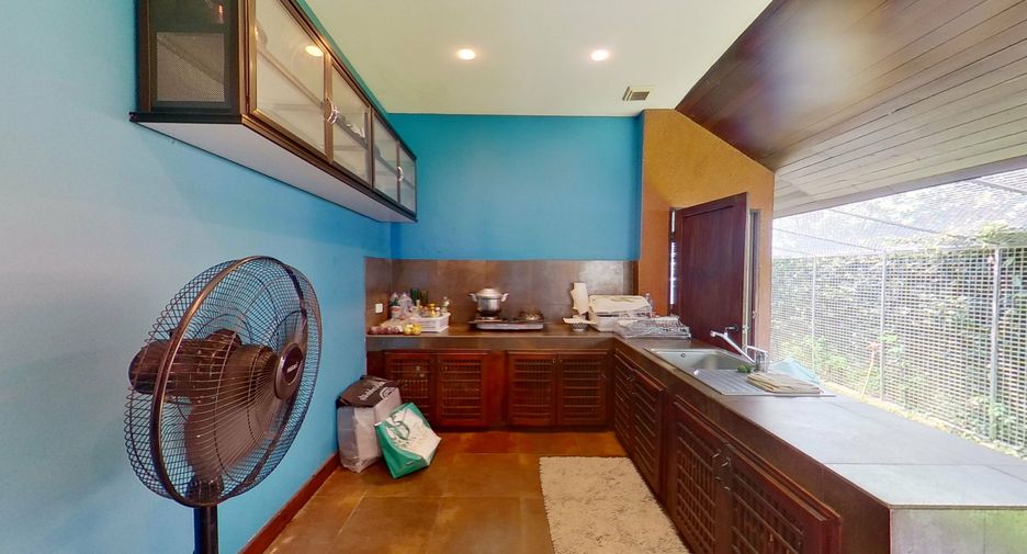 Villa en venta y en alquiler de 4 habitaciones en Saraphi, Chiang Mai