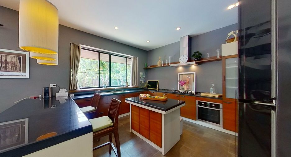 Villa en venta y en alquiler de 4 habitaciones en Saraphi, Chiang Mai