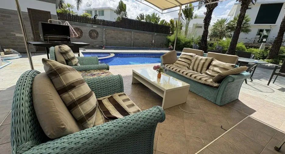 For rent 6 bedrooms villa in Jomtien, Pattaya