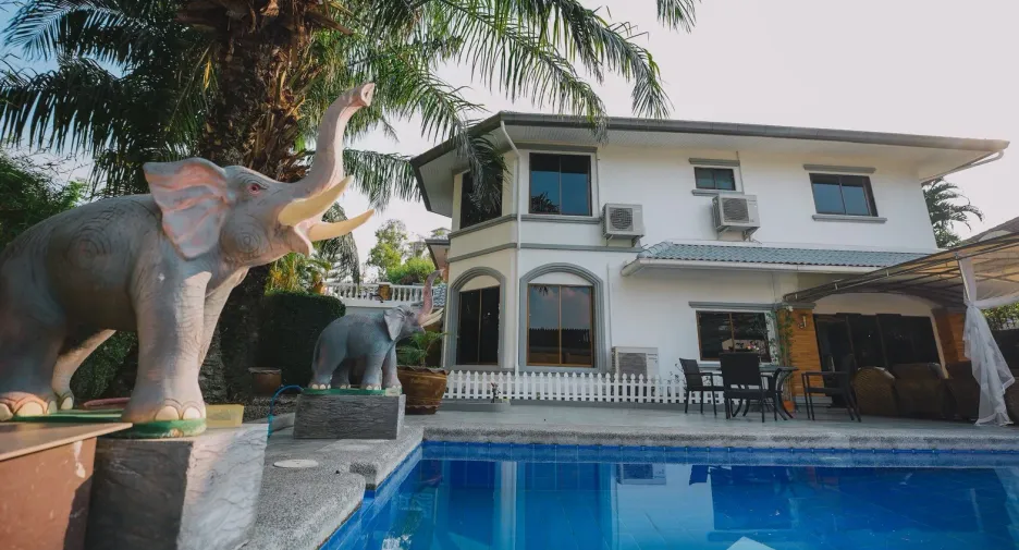 For rent 6 bedrooms villa in Jomtien, Pattaya