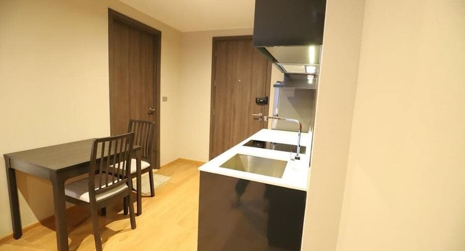 À vendre et à louer studio condo à Bang Rak, Bangkok