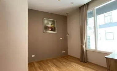 Condo en alquiler de 3 habitaciones en Khlong Toei, Bangkok